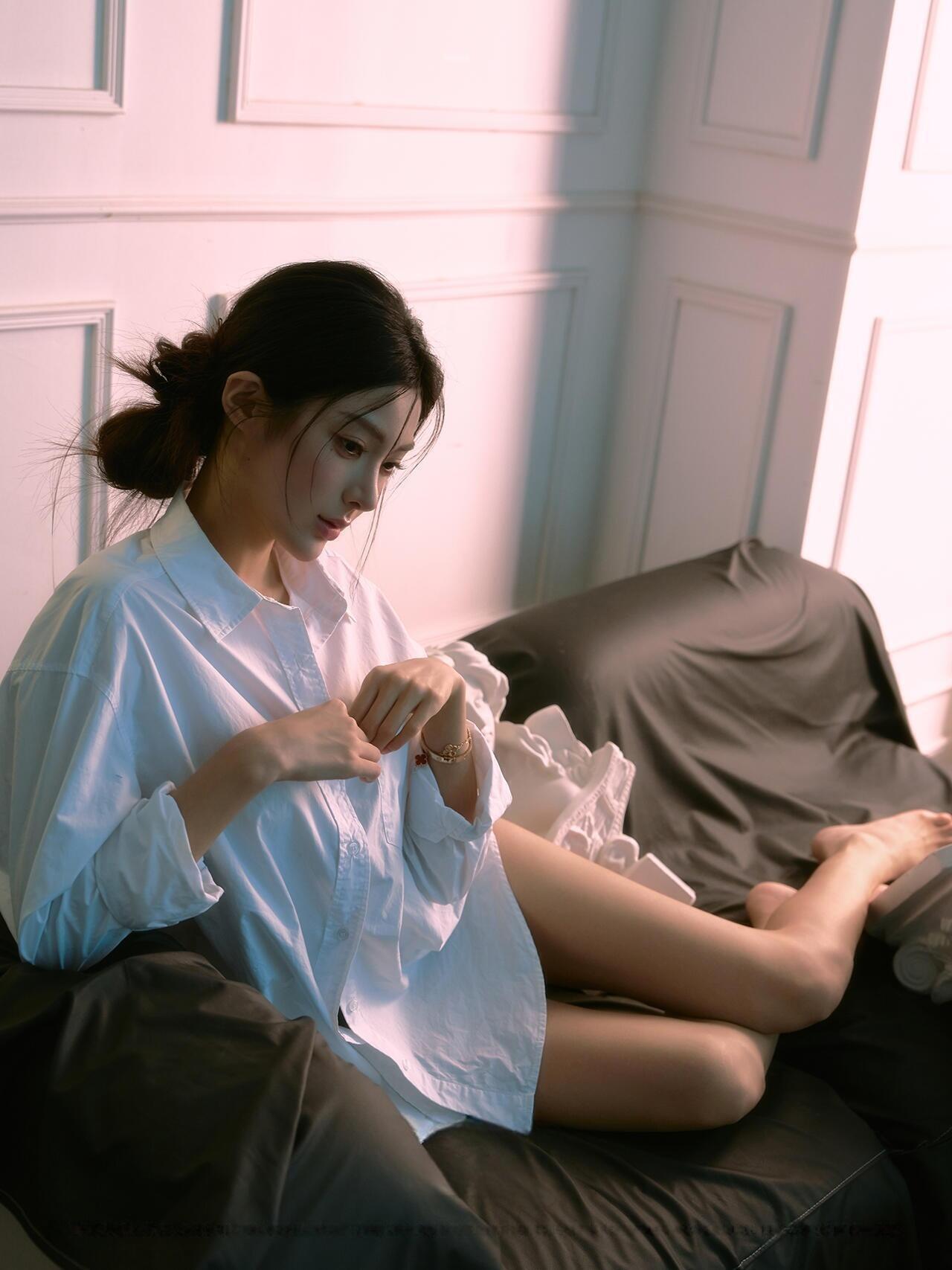 慵懒氛围感｜白衬衫的松弛感美学