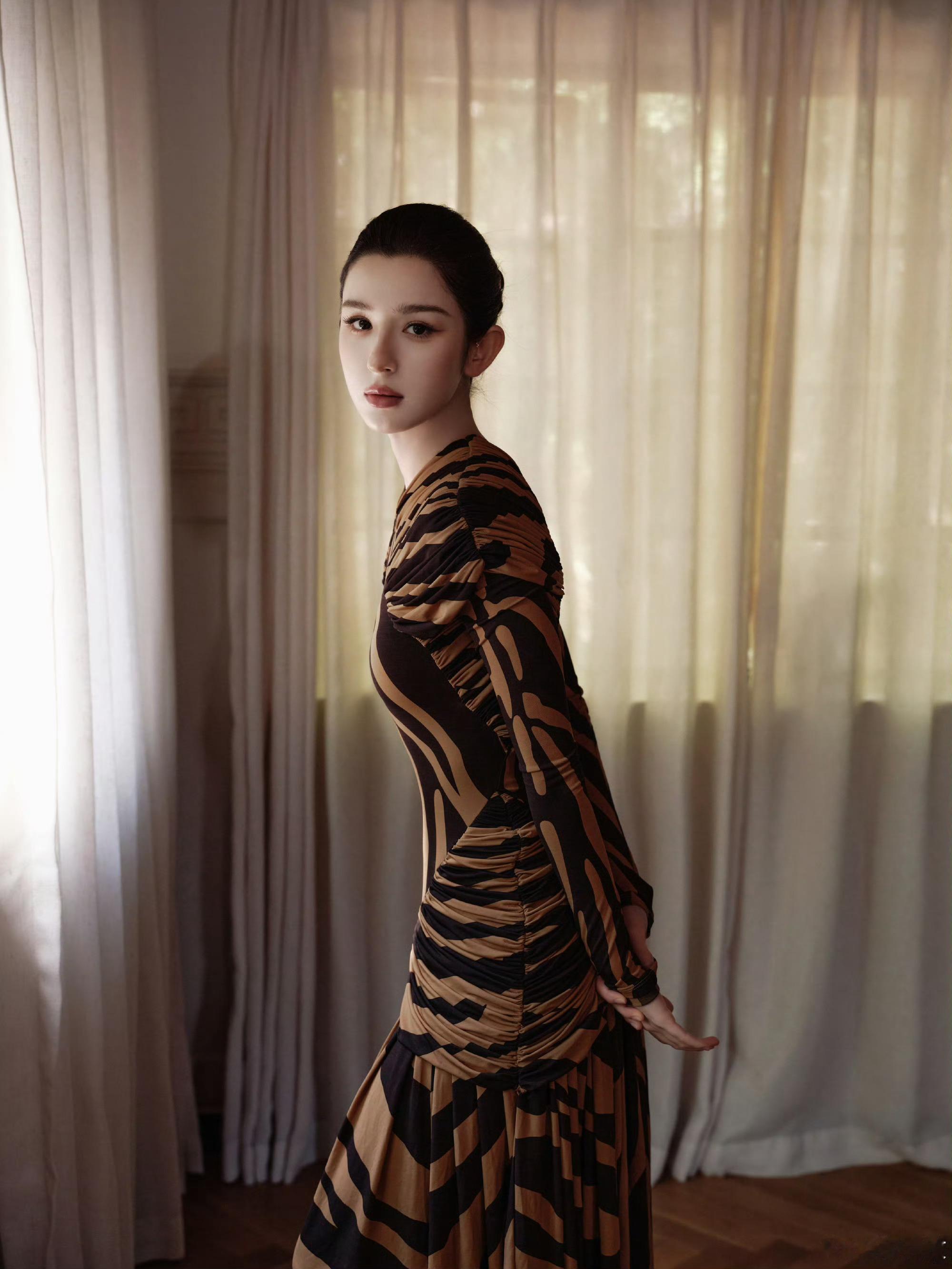 哈妮克孜长成这样啥意思哈妮克孜骨相配大光明的权威哈妮克孜大光明盘发把优越头骨展现