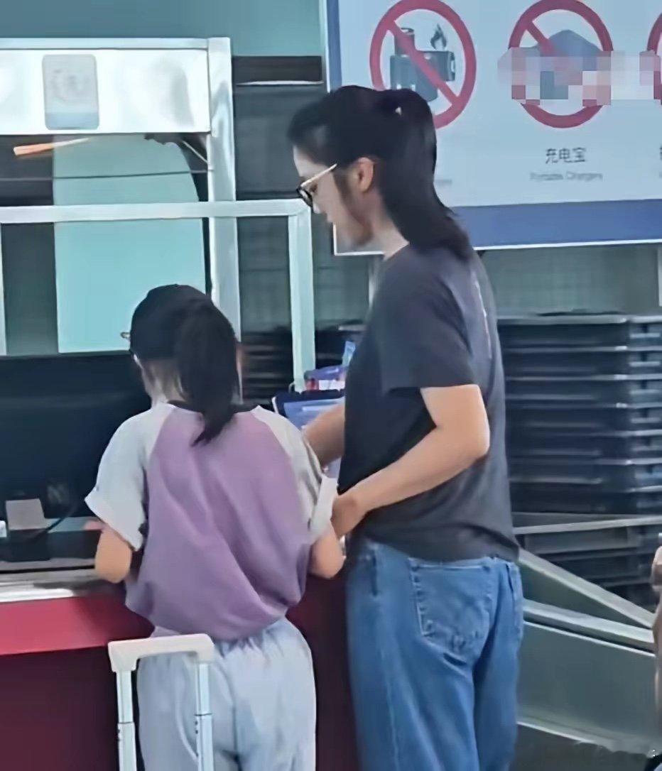 汤唯女儿10岁了汤唯大女儿10岁了汤唯二胎儿子出生，大女儿10岁了，恭喜她儿女