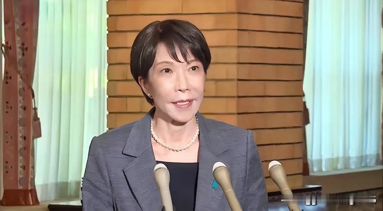 6月13日，高市早苗在踏上飞机之前接受了记者采访，就出访英国、意大利以及参加G7