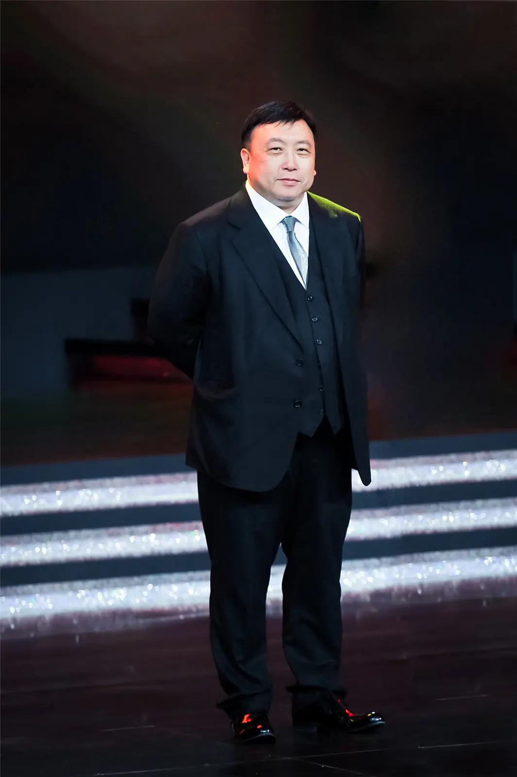1993年，王晶拍《城市猎人》，成龙给他推荐了大美女王祖贤，可王晶看了却说:“王