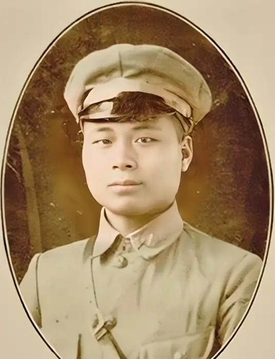 1959年，51岁的邱行湘刚获特赦，还是光棍一个，这个曾经叱咤战场的国民党将军，