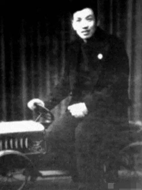 1945年，中统陕西调查统计室主任李茂堂回到了延安，提出重新入党，毛主席笑了笑，