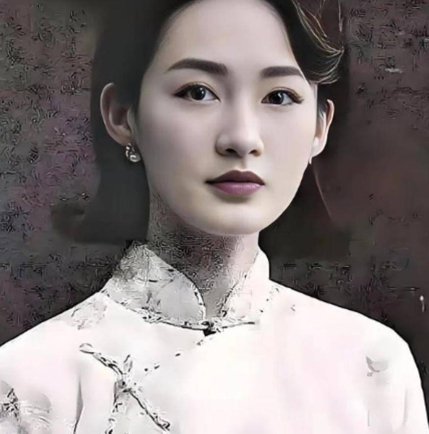 1919年，军官陈济棠看上了戏子莫秀英，得知她身上有两处特别，认为她旺夫益子，赶