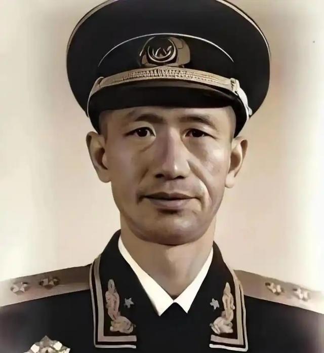 1953年4月20日，已经在海军干了一年的周希汉，突然给萧劲光写了一封信。不是