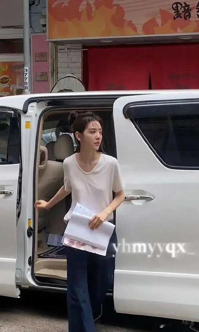 很多女星体重都保持不超过90斤，也是太有自制力。