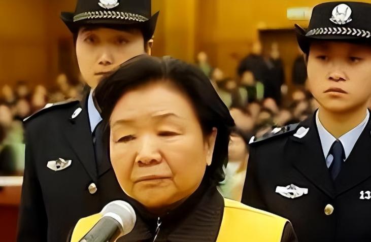 原三鹿董事长田文华3次减刑引众怒！网友怒问：祸害30万孩子的罪，凭啥能减？2