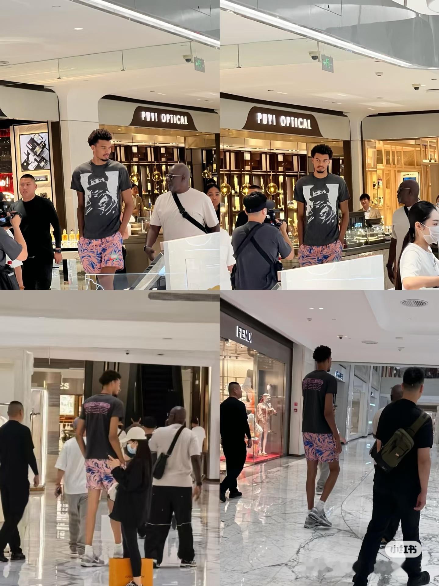 悄悄出现[并不简单]文班亚马现身北京SKP商场👀(图来自网络）文班亚马在北京逛