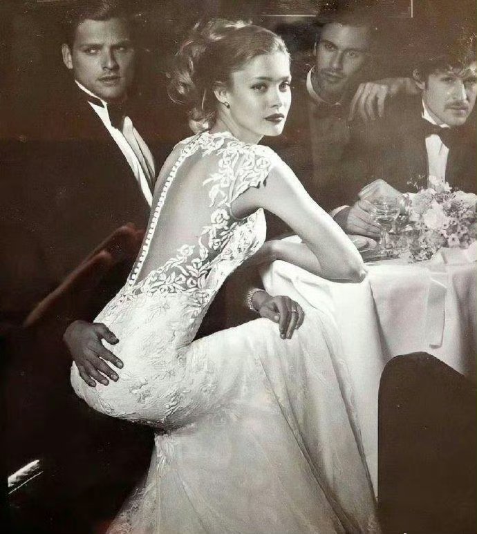 艺术和画的区别原来就在于一只手.....