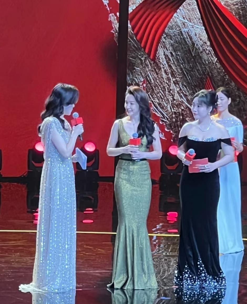 不是明星漂亮，是素人变漂亮后都跑去当明星了。你看人李雪琴，以前做脱口秀的