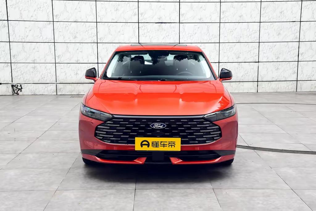 广州车展上，新蒙迪欧一亮相就吸引了不少目光。作为福特在B级车市场的重要棋子，这台