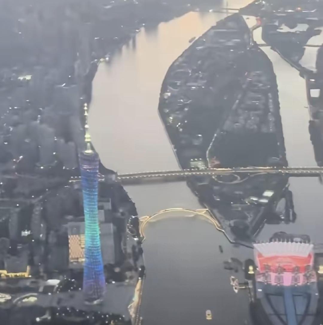 我朋友莫儿最近和老公吵了一架。就因为过年回不回老家的事，他直接转了三万块说这是今