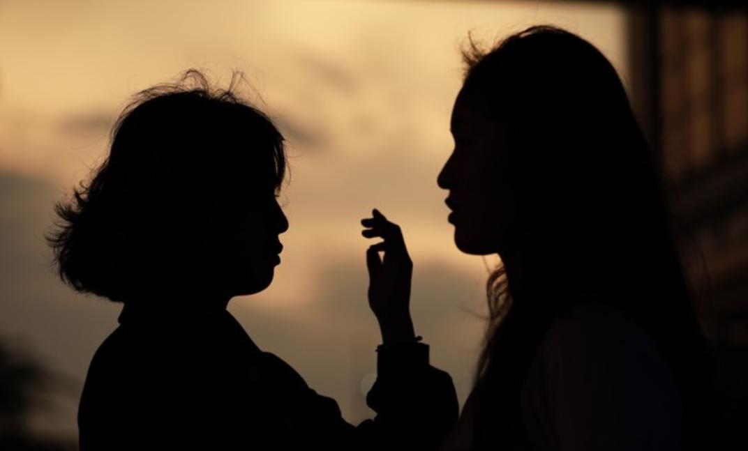 一件趣事……女儿说，有一家西餐挺有名，也挺贵，据说还挺难吃，要不要去吃一下？