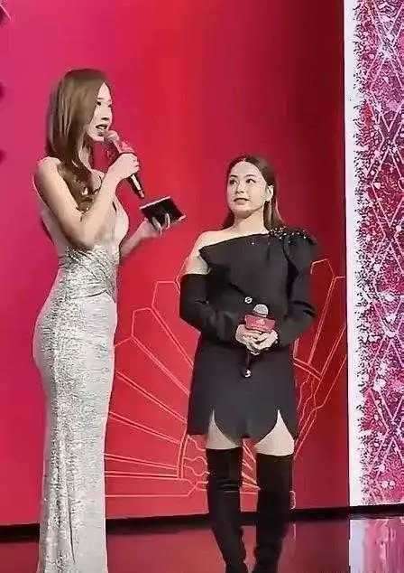 阿娇上节目，主持人太抢镜了​。