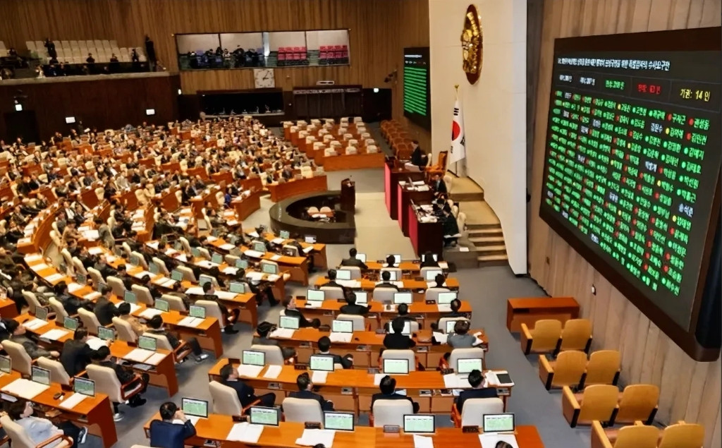 昨日，韩国国会通过了针对尹锡悦夫妇的《明泰均特检法》，该法案以182票赞成、91