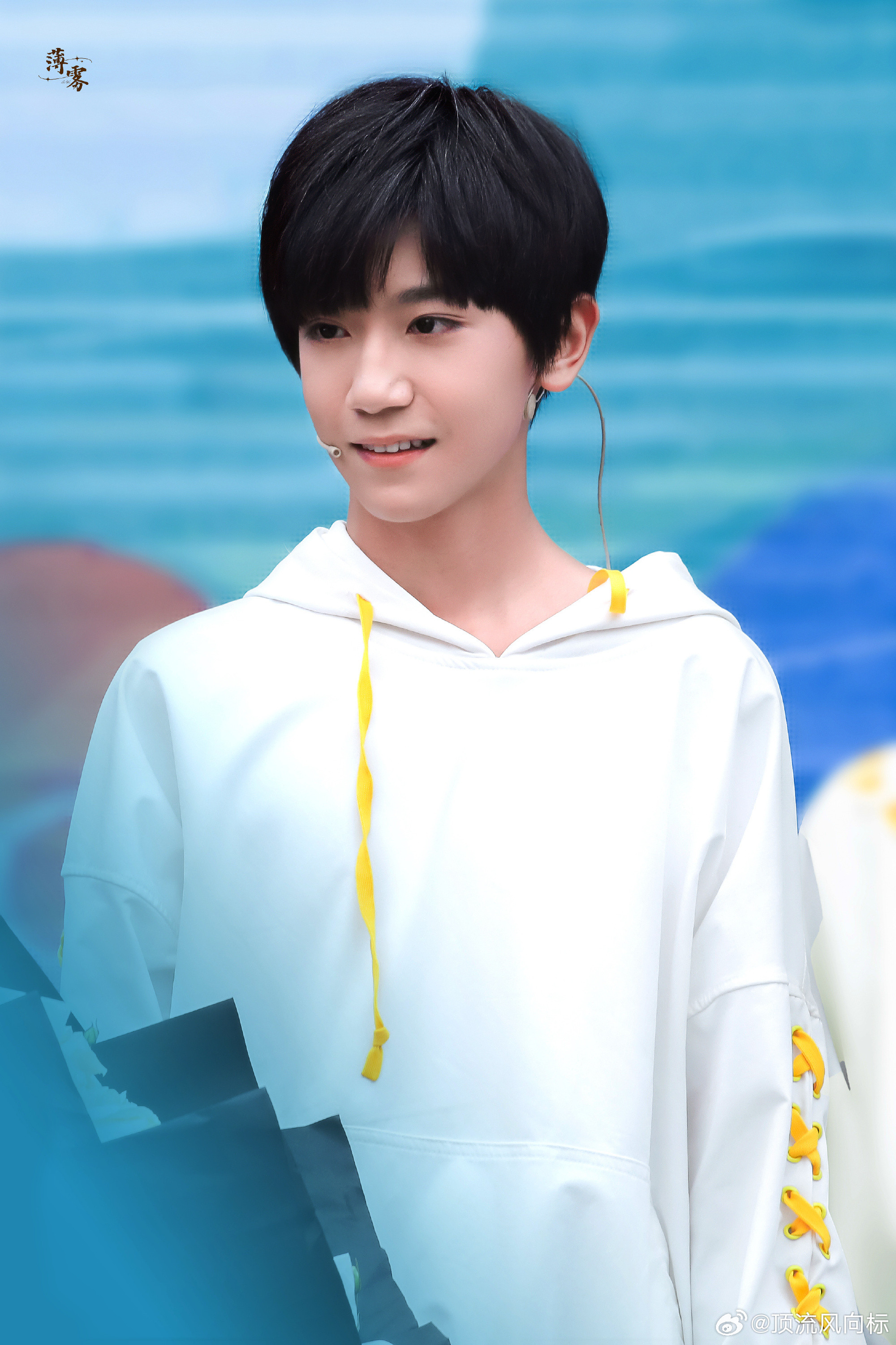 杨博文站姐发了李天泽哈哈哈哈哈愚人节站姐团建杨博文站姐发了李天泽，配文“你十几岁