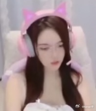 蛋糕：我是想去分析台的，不太想主持，因为我太高了啊，感觉选手都不想被我采访啊。之