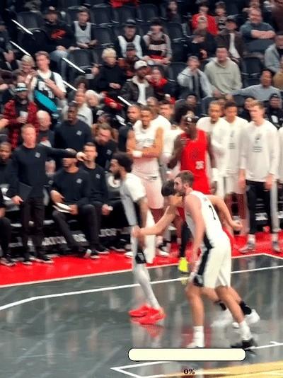 别急着学约基奇了！杨瀚森现在最该看齐的，反而是马刺那个落选秀。开拓者打马刺这