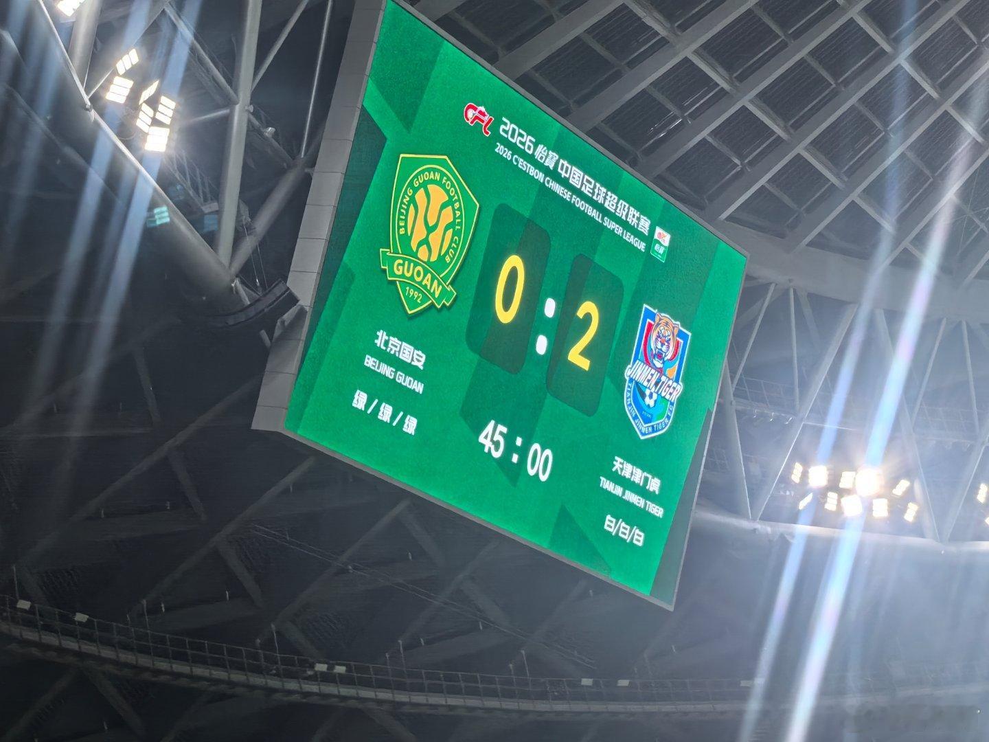 北京国安vs天津津门虎我觉得蒙哥也不想踢这种无效传控，但是对方死守不给空间，阵