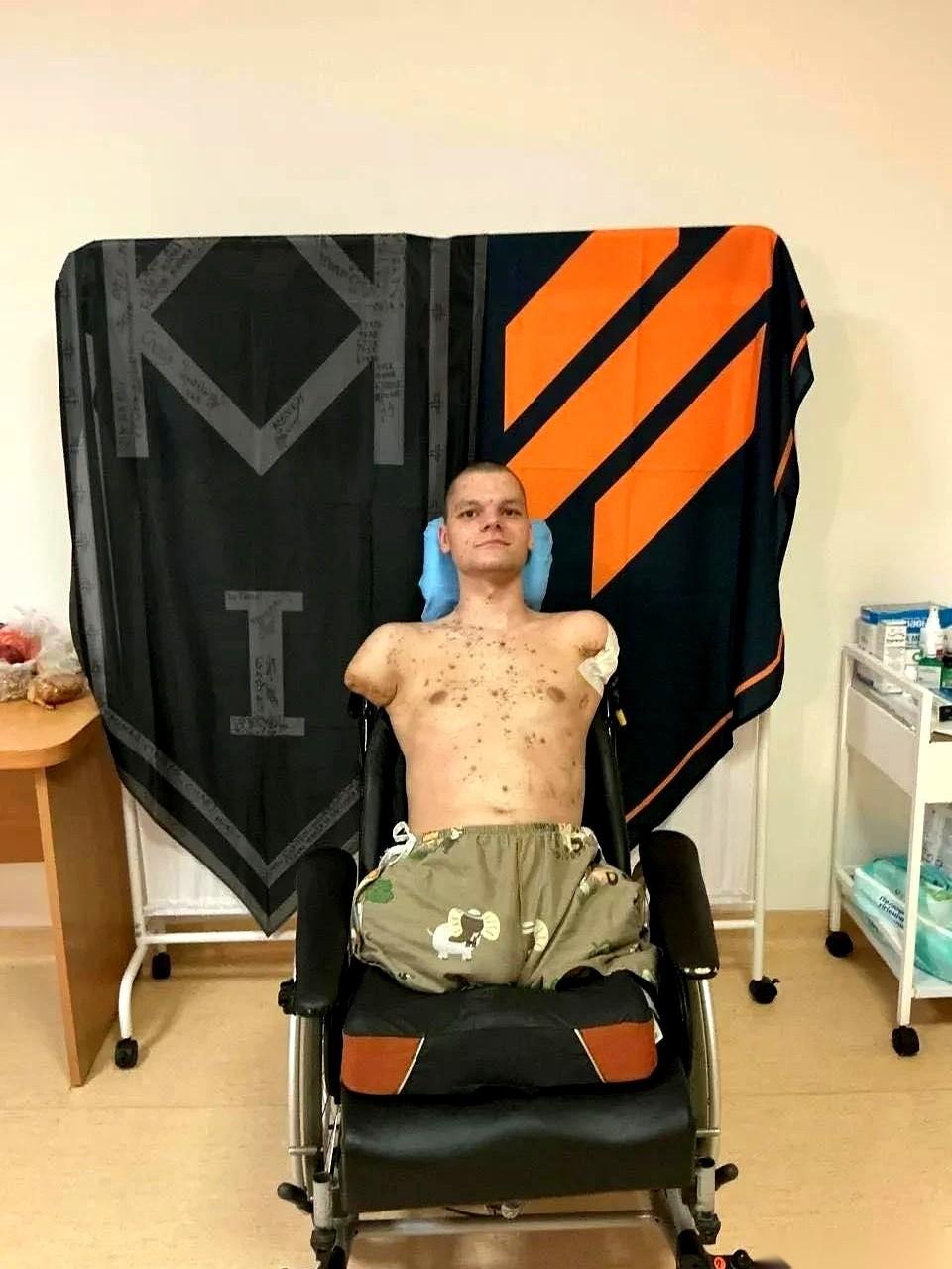 “你想想办法，拿起银行卡，拍个照。”说这话的，是银行的职员。听这话的，是一个