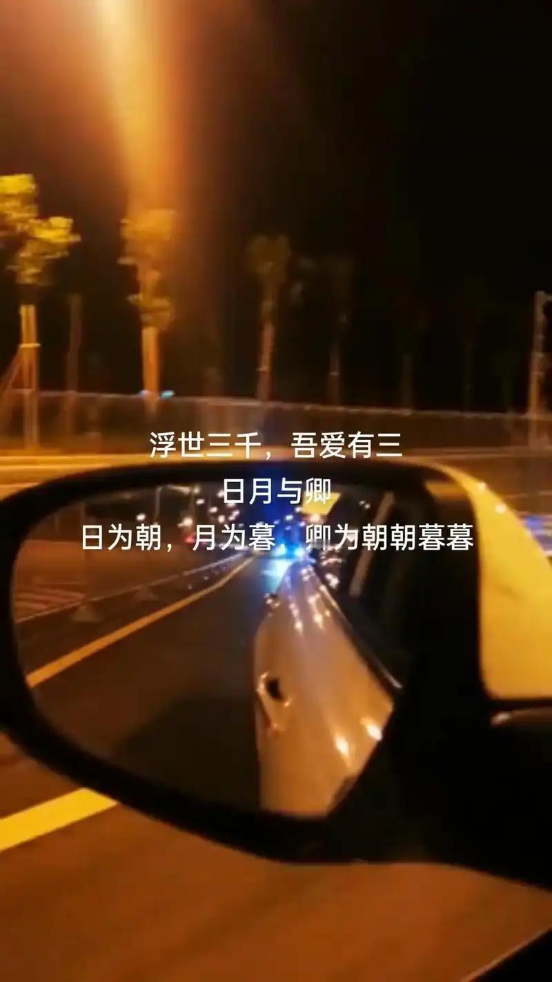 上联：朝朝暮暮朝暮轮回，下联：风风雨雨风雨兼程，下联：山山水水山水相逢。