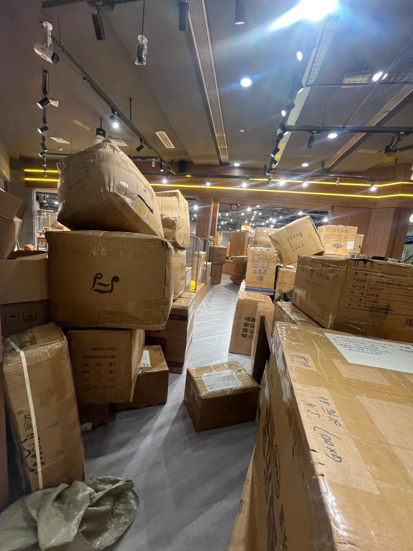 大学生暑假工挣16000老板当场发工资有很多人觉得这工资不可思议，其实并不是这样