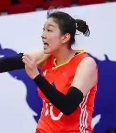 一直以来都觉得杨舒铭是中国女排的接应位置上可有可无的队员，赵勇带着她，主要就是让