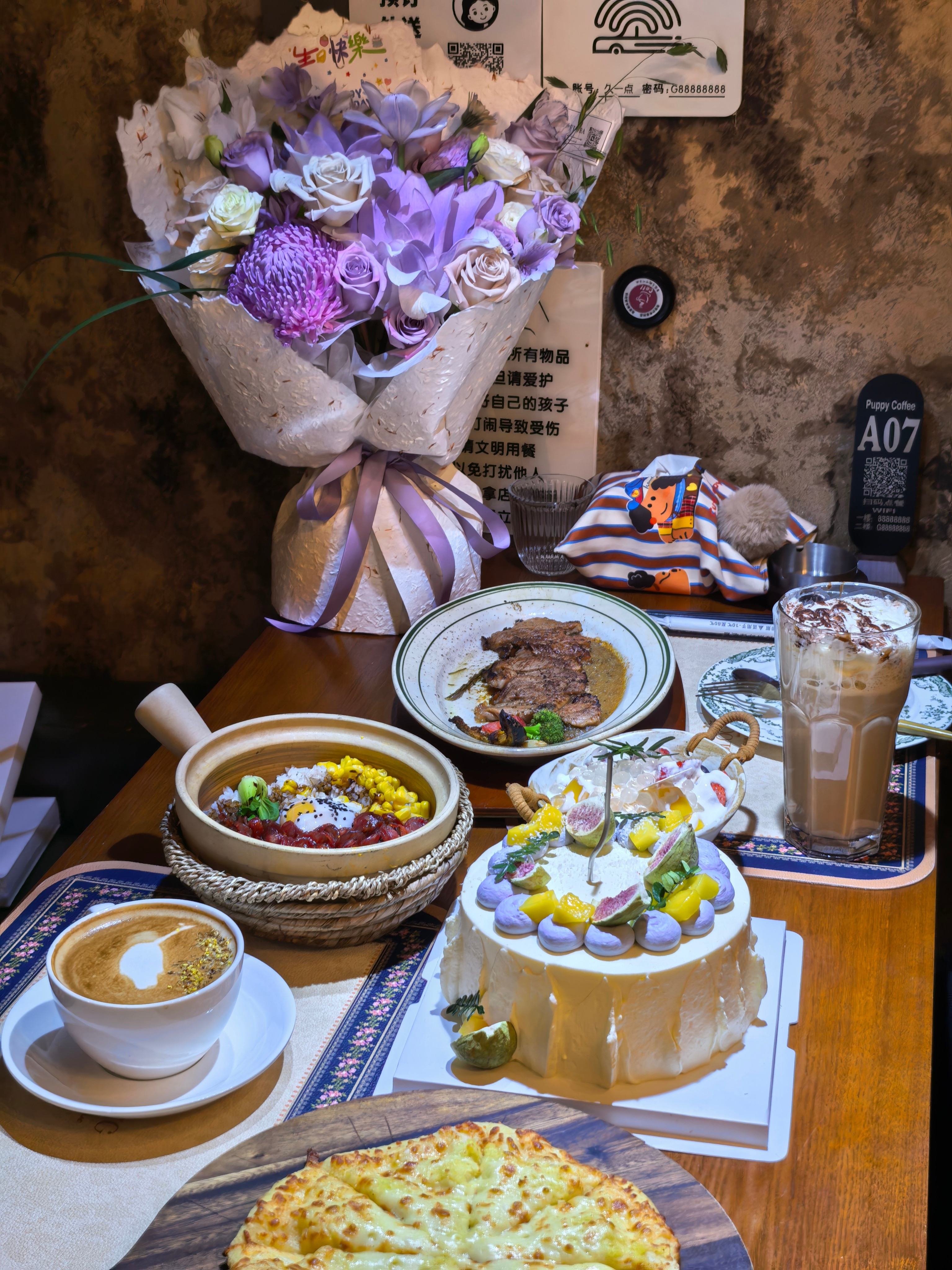 上周媳妇带我吃得漂亮饭，也是我第一次吃漂亮饭。每次回家选照片发圈时，媳妇总拿我拍