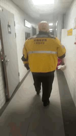 走自己的路，让别人无路可走！虽然我也是是个胖子，但每次遇见这种题型的外卖员，我都