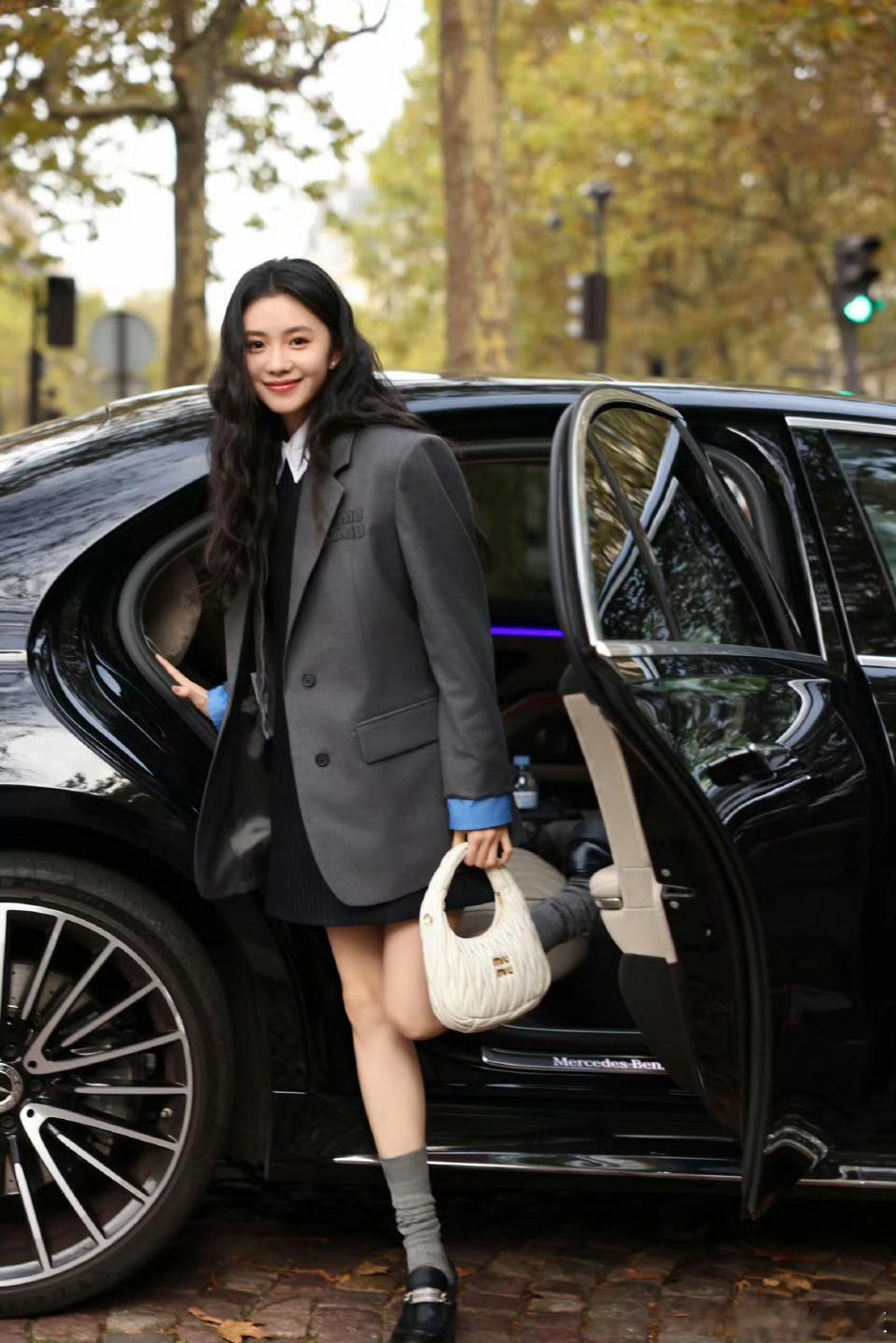 miumiu签了三个00花MiuMiu这波选人也太会了吧！三位00花自带青春灵