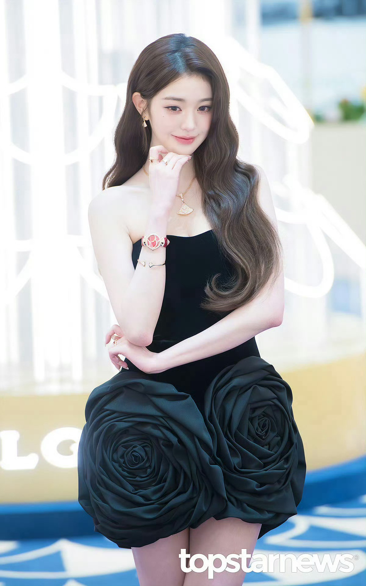 大家好我是张元英张元英