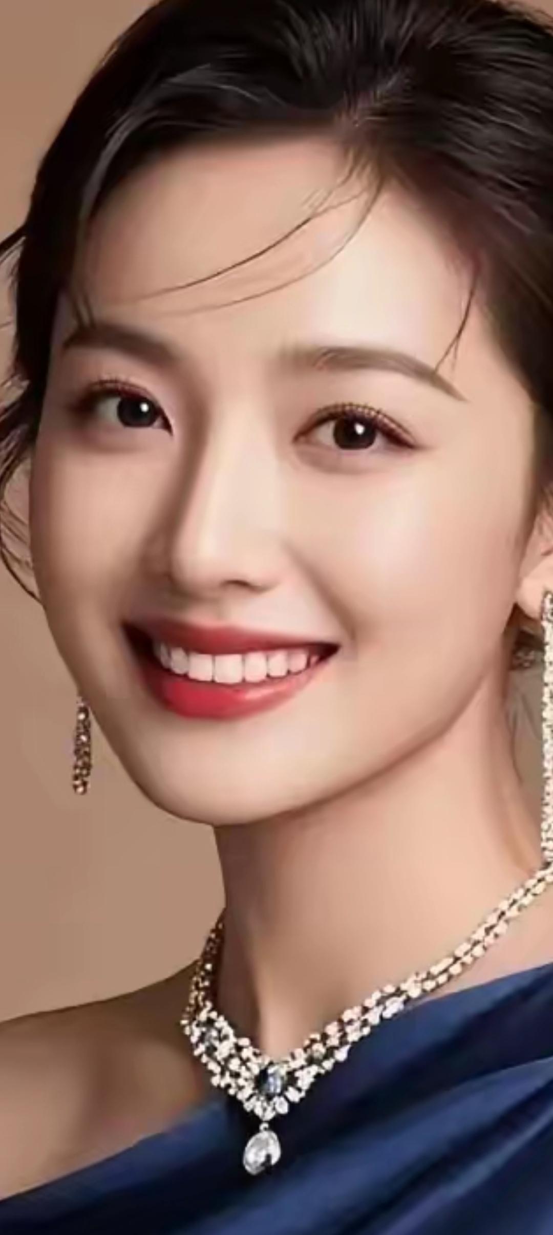 优雅气质，珠宝闪耀，尽显迷人魅力！💎✨