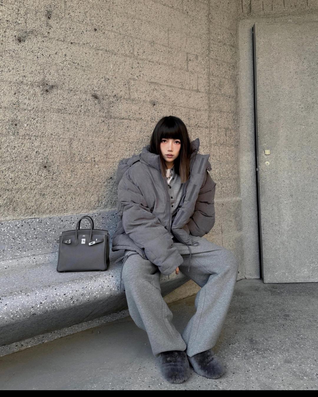 避雷！冬天买羽绒服千万别碰灰色！谁买谁后悔！本以为灰色大气耐脏，结果花