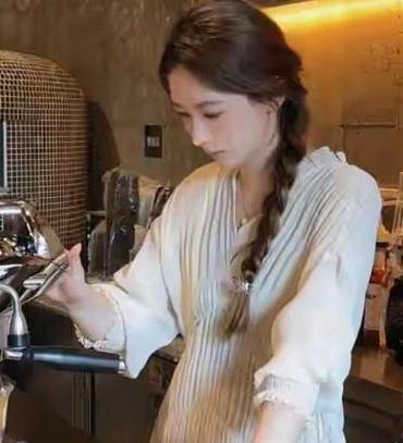 女子三番五次拉闺蜜合伙开烧烤店，次次都被闺蜜一口回绝，没办法她只能独自开店经营，