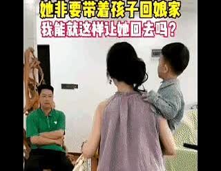 小两口拌了几句嘴，女子气鼓鼓地回房收拾了行李，一手拉着行李箱，一手抱着儿子就往门