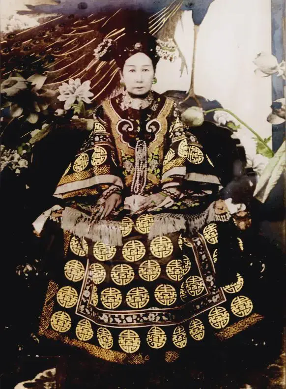 慈禧后期比武则天的权利还要集中，为什么没有加冕女皇？