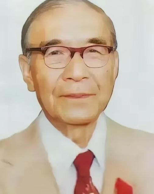 85岁的邝安堃酒后神志不清，竟把家中23岁的小保姆错认成妻子，保姆当时没有反抗。