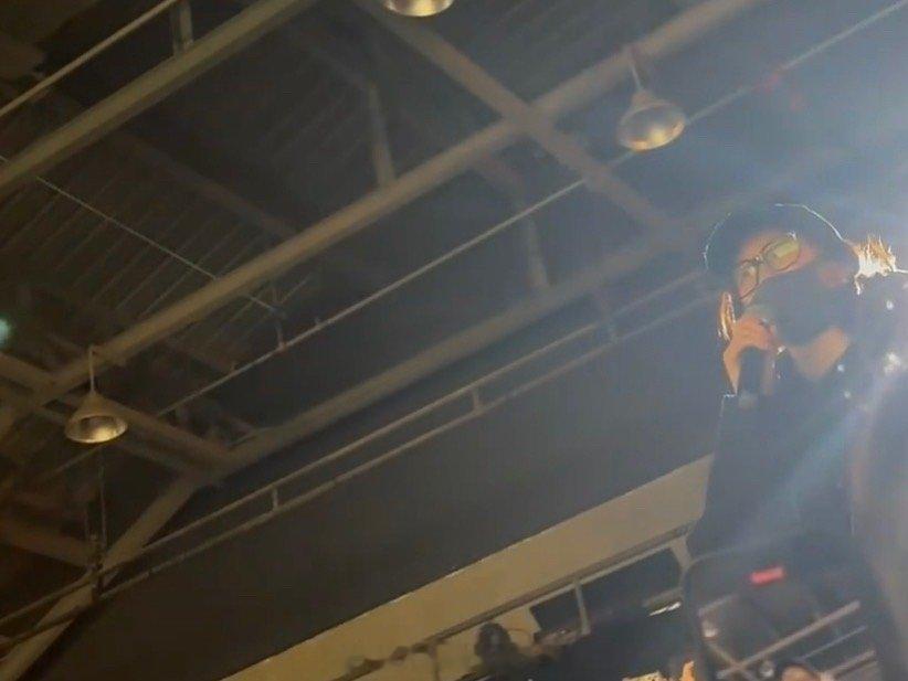 一时间不知该羡慕谁了啊，张一山话剧居然去了那么多明星，连关晓彤也去看张一山话剧了