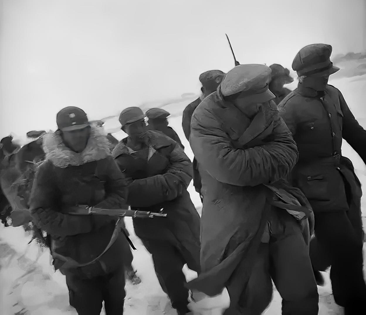 1950年，开国中将刘忠回到家乡，可他在回到家以后，竟发现家里没人，他在大街上疯