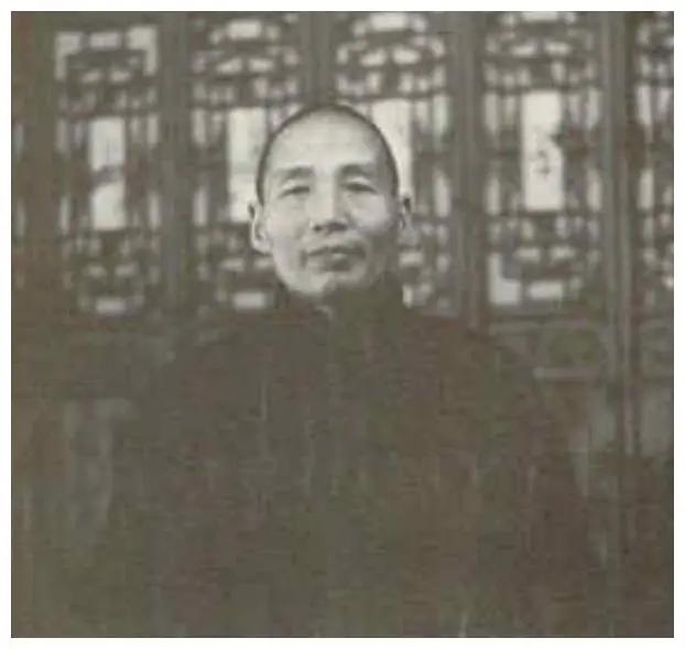 四川军阀刘文辉聪明绝顶，一生比较安全。聊民国军阀这个话题，会发现一个特别扎心