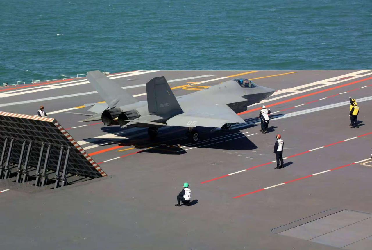 歼-35官宣电磁弹射起飞！继空警-600之后又一个官宣弹射起飞的机型图1这个角