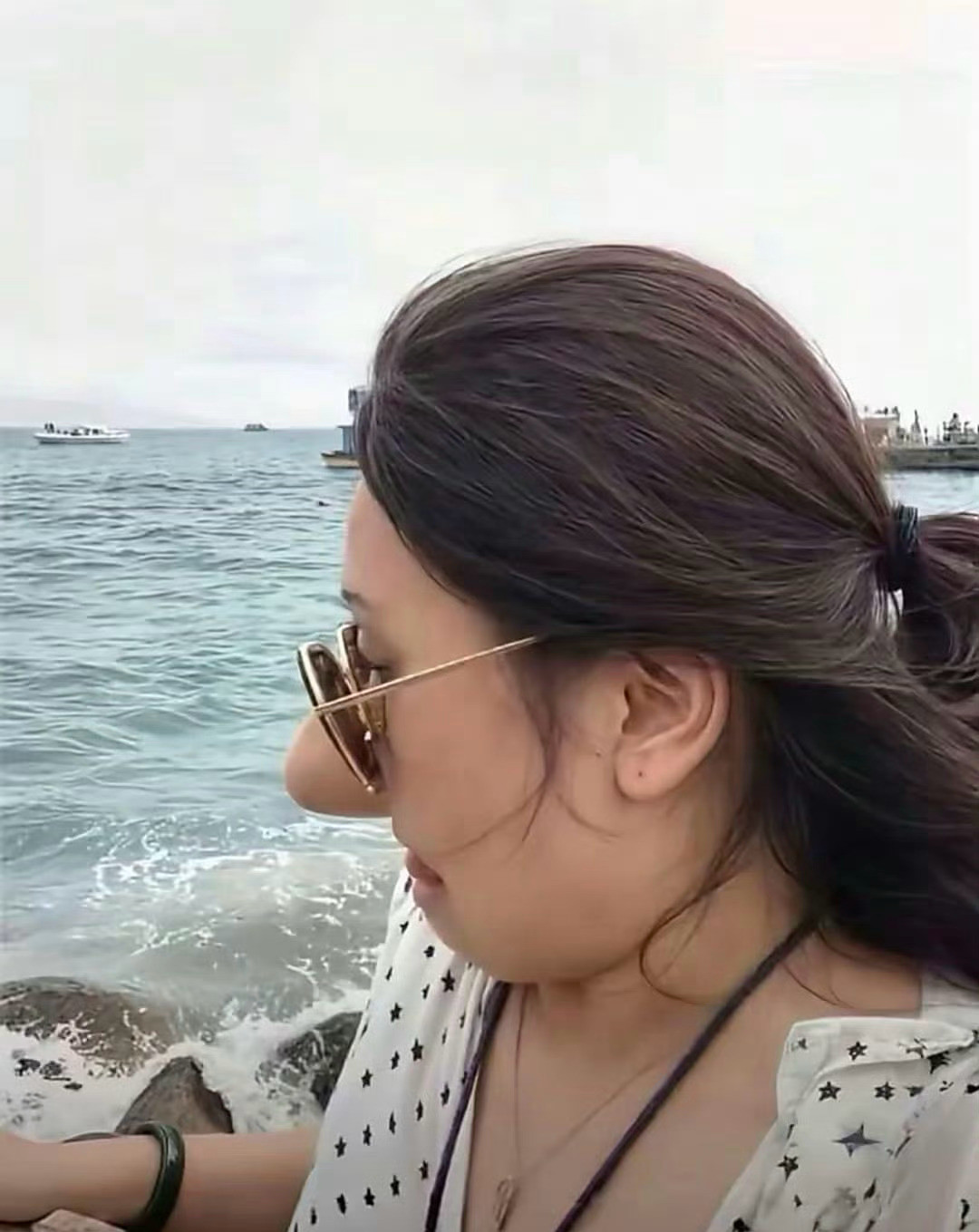 视觉错位图，第一眼看还以为是鼻子呢