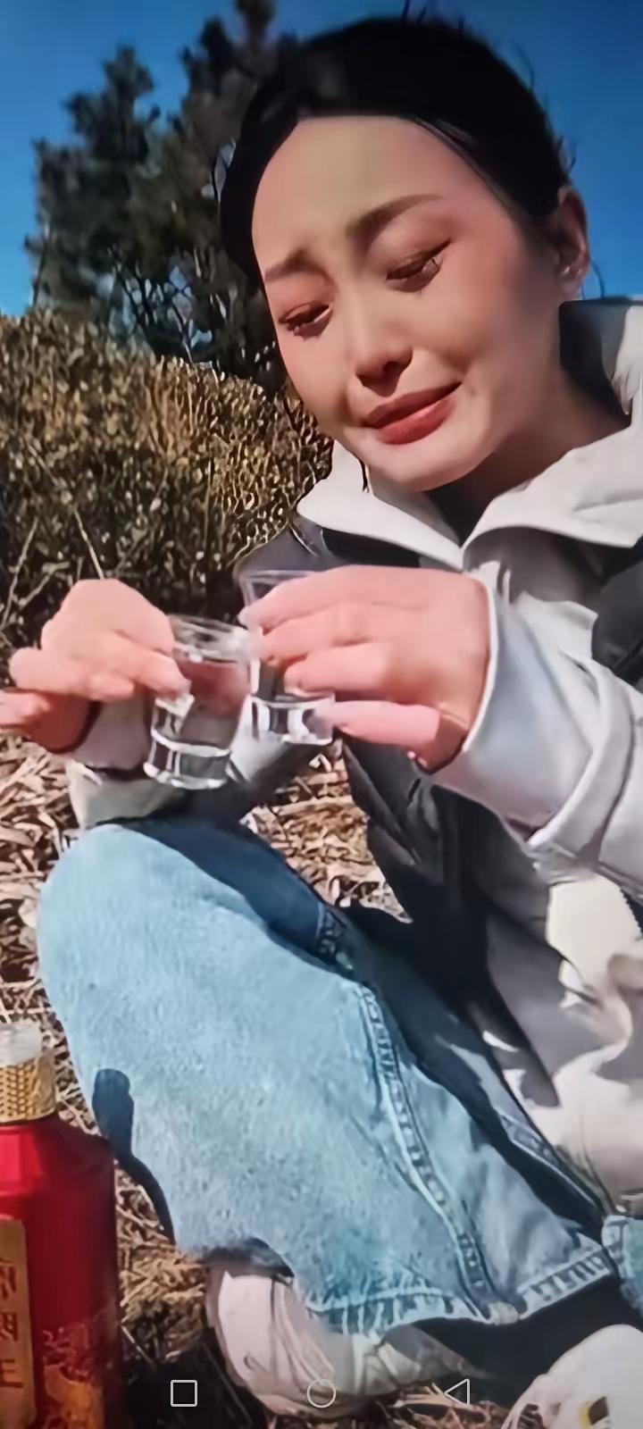 太戳心了！离世一年的父亲，突然在梦里喊住女儿：“闺女啊，你把我丢在荒郊野外，都