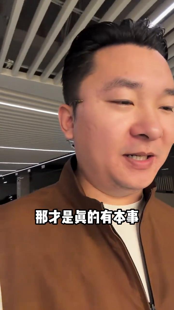 能被很多人喜欢不算有本事，能被很多人嫉妒那才是真的有本事。嫉妒从来不是贬低，而是