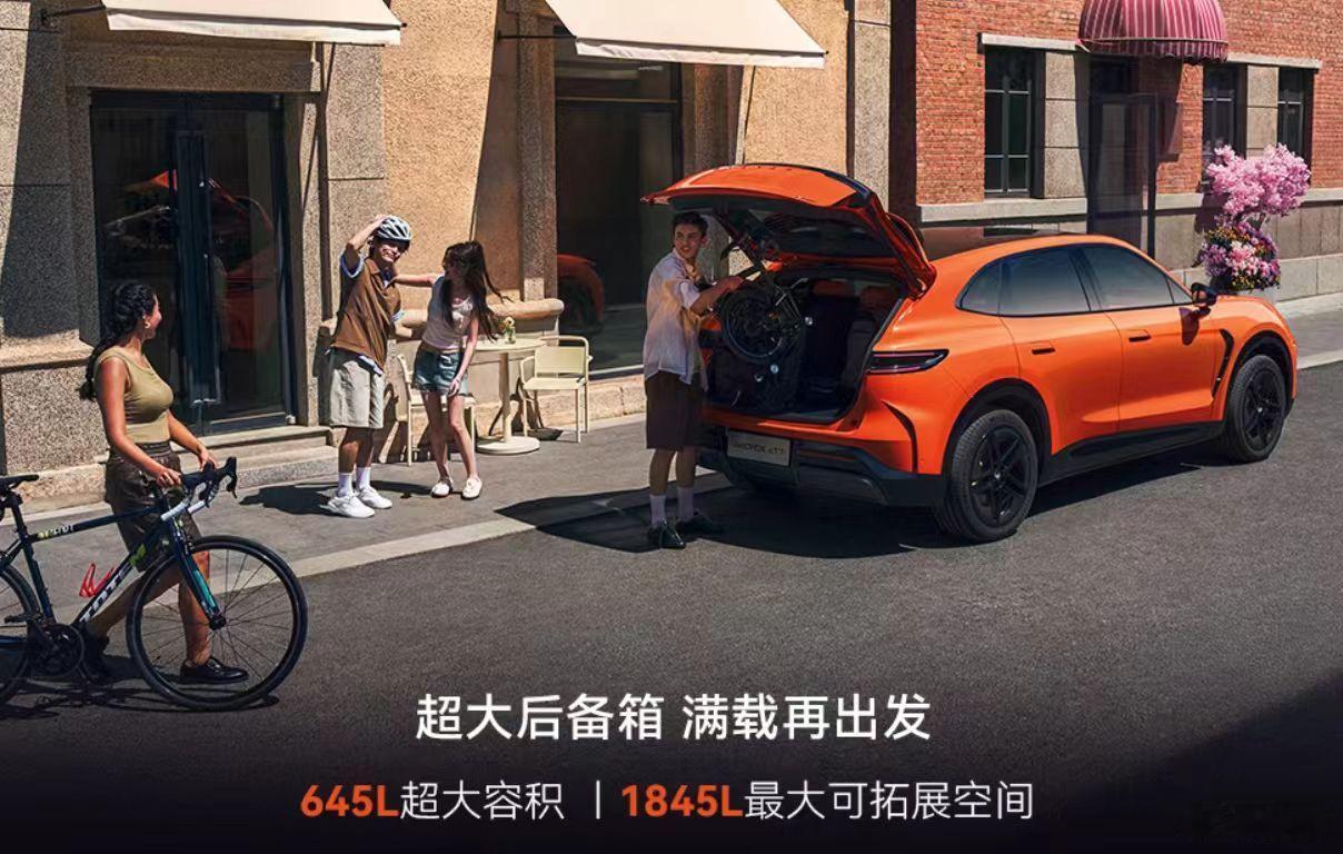 到店同时对比好几台同价位电车，现场试驾极狐阿尔法T7。万万没想到十几万价位的实车，给到全系宁德时代电