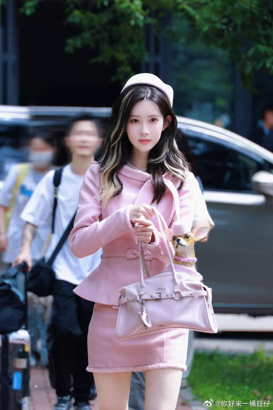 娱乐孟子义芭比公主孟子义完全粉红女郎孟子义好粉好美！​​​