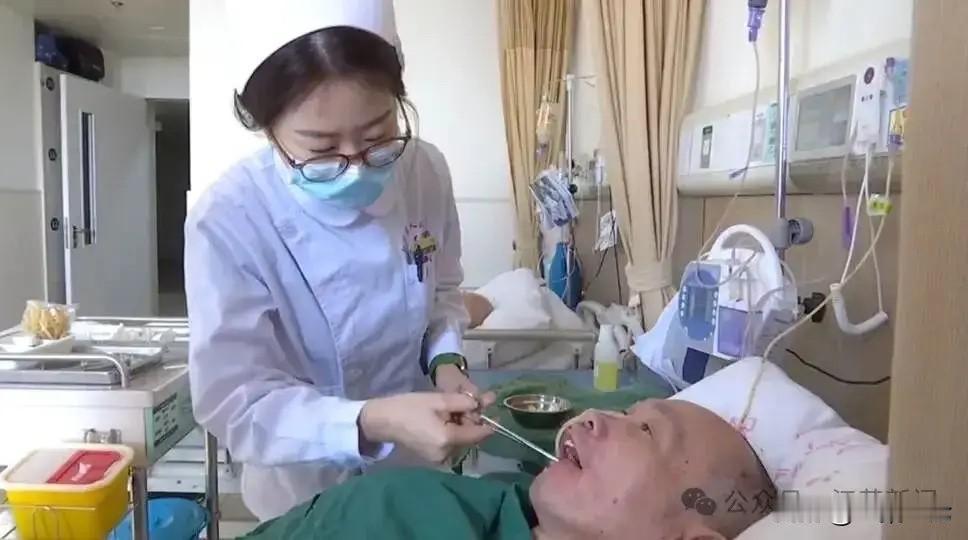 医者仁心！江苏镇江，男子夜里因低血糖和肺部感染晕倒在路边，后被警方送到医院，然而