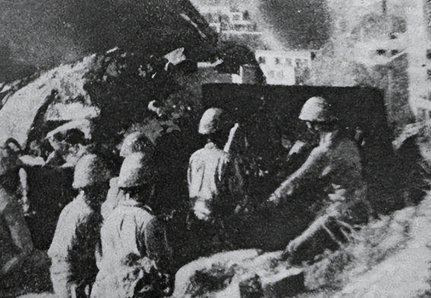 1942年，几个中国炮兵担心炮弹放久失效，决定放几炮试一试，谁知竟阴差阳错击中日