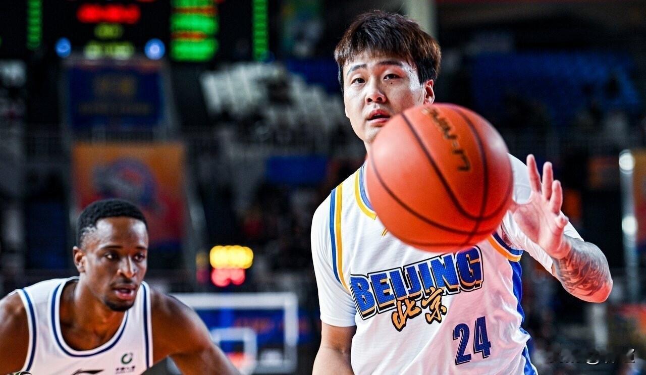 CBA联赛第六轮比赛已经全部结束，本轮共计8位本土球员砍下20+，更有意思的是，