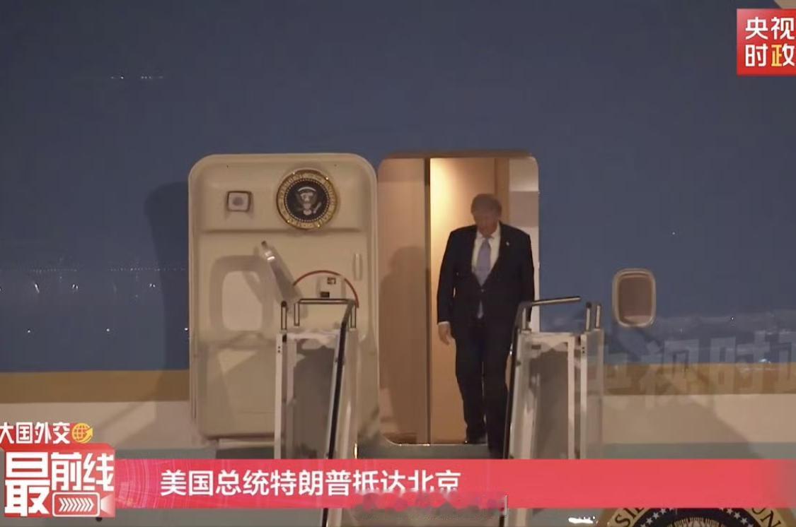 网友说歌手2026请来了全球顶流，双双冲上热搜，真是笑死我了，网友们的脑洞好神奇